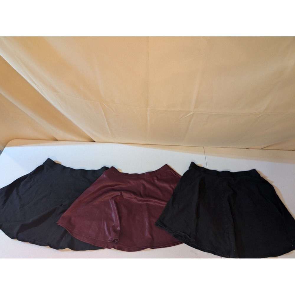 Lot of 3 FOREVER 21‎ Skater Skirts Black & Burgundy Plus Size 0X & L Gently Used